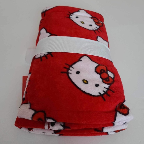 Hello Kitty pack of 2 hand towels red color w/pattern 100% cotton brand new - Picture 8 of 13